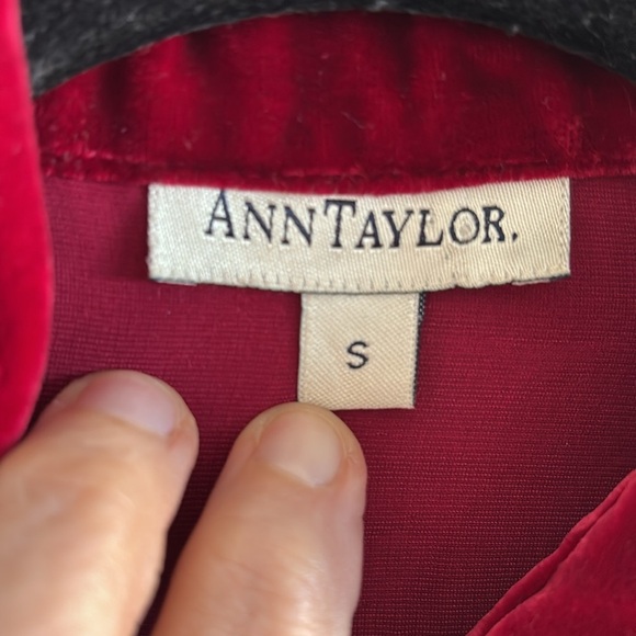 Ann Taylor holiday silk blend crushed velvet long sleeve button down tunic top - Picture 5 of 8